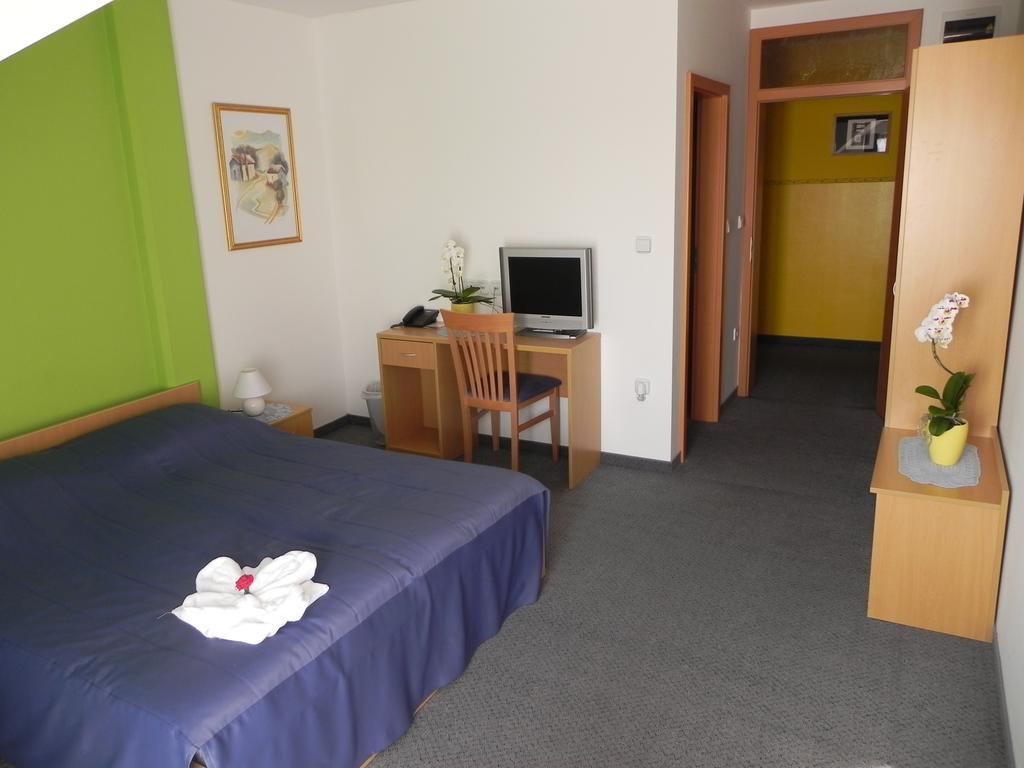 Motel Majolka Ptuj Eksteriør billede